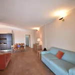 Garden Flat By Maggiore بيت للعطل *